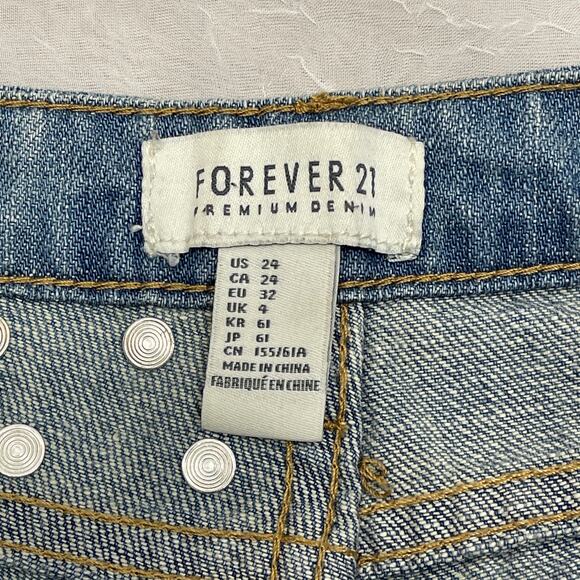 🌞 Ripped Distressed Denim Shorts Silver Studded Frayed Hem Forever 21 Size 24 - Picture 15 of 16